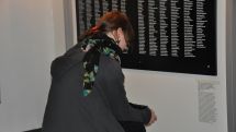 Anblick erschüttert immer wieder neu: Holztafeln mit 1.285 Namen erinnern an Opfer der NS-Zeit